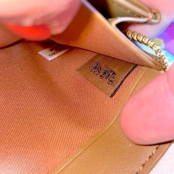 Brand New Coach Genuine Leather Chalk Quilt Long Zip Around Wristlet Wallet - Picture 14 of 15